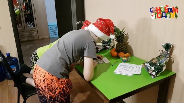 НОВОГОДНИЙ КВЕСТ и КУЧА ПОДАРКОВ ??? смотреть онлайн