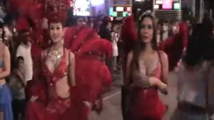 Трансвеститы после выступления на шоу Альказар в Паттайе