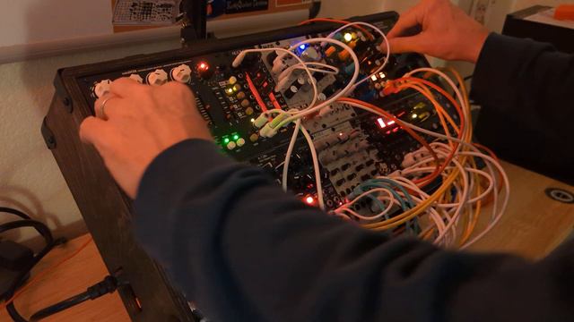 077 / 208hp Live Modular Techno - Feat: ALM / Vermona / Erica Synths / Noise Engineering modules смотреть онлайн