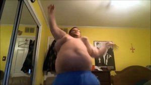 толстый дядя танцует