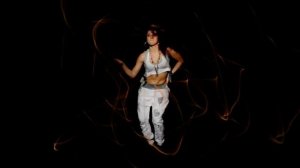 Косая чёлка красивая девчонка ( Milen) прикольный танец