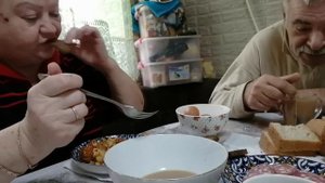 Мужчина болеет. Вылючайте свет.