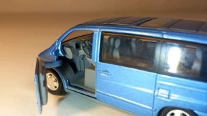 1/43 Mercedes-Benz Vito passenger version W638 by Tins' Toys. Scale model car review