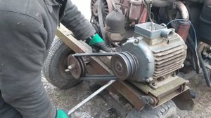 САМОДЕЛЬНЫЙ ГЕНЕРАТОР ИЗ АСИНХРОННОГО ЭЛЕКТРОДВИГАТЕЛЯ НА САМОДЕЛЬНОМ ТРАКТОРЕ .