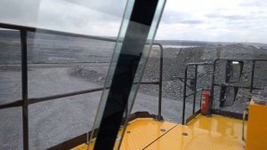 Геолог в карьере. Открытые горные работы. Плюсы и минусы нелёгкой профессии [12+]