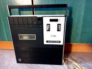 Редкий винтажный советский портативный кассетный магнитофон ВЕСНА 306 Советский СССР 1972 год