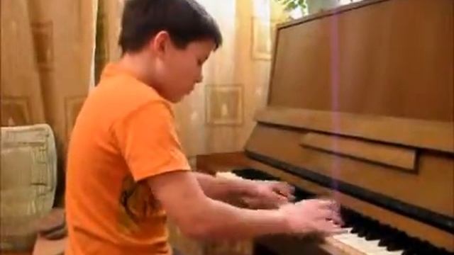 Миша на фортепиано смотреть онлайн