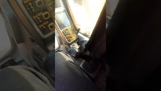 проверка гидромотора хода экскаватора на перепад давления