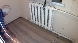 Удобно ли укладывать ламинат  в маленькой комнате? Плюс труба  отопления. Guru from the USSR