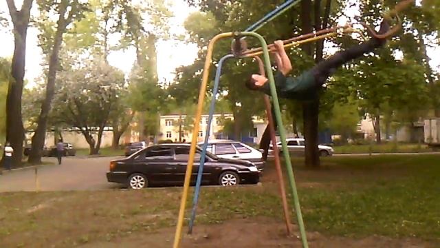 Солнышко на качелях с другом смотреть онлайн