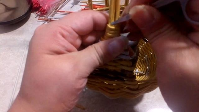 Курочка - корзинка/пасхальная курочка/своими руками/из газетных трубочек