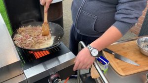 Спарассис курчавый в казане, грибная капуста