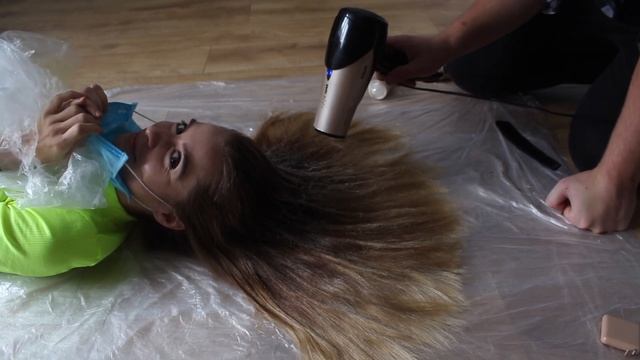 ЛИШИЛАСЬ ВОЛОС //100 СЛОЕВ ЛАКА ДЛЯ ВОЛОС смотреть онлайн