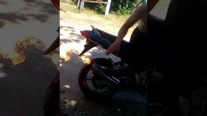 Огонь с выхлопной на мотоцикле!!!!