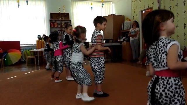 Танец далматинцев.