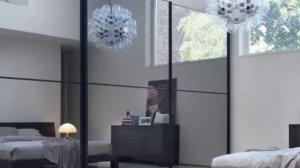 Почему нельзя спать напротив зеркала?