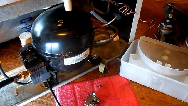 ремонт холодильника, прочистка капиллярной трубки смотреть онлайн