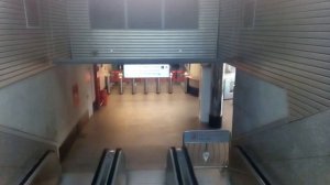 Москва 2911 станция метро Бульвар Адмирала Ушакова лето день