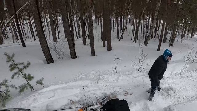 ?Весёлая покатушка на снегоходе BRP. Плотный снег, мокрая весна. смотреть онлайн