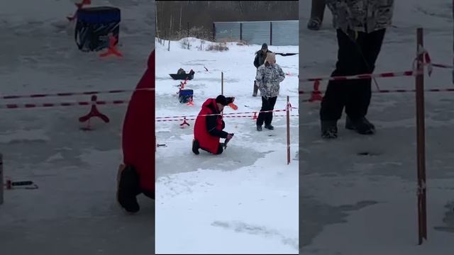 ЛОВИМ ФОРЕЛЬ! Никто не остался без РЫБЫ! Хорошие поклёвки на ПОСТАВУШКУ! KING FISH! #shorts #fishing