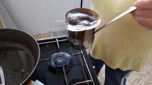 Ремонт в маленькой хрущевке женщинами. Клеим обои.15 день. смотреть онлайн