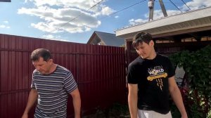 Запрещен в спорте, работает на улице.
