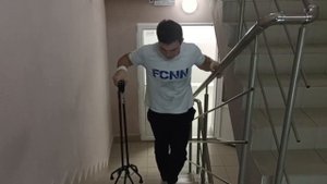 С тростями по лестнице. Учусь ходить заново...