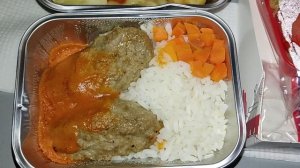 Мальдивы. Чем кормят в самолете + Подарок. Вкусная Еда на выбор. Летим в Мале. Канал Тутси влог.