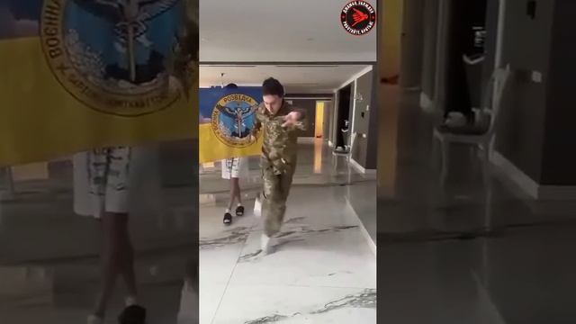 В украинских пабликах призывают поскорее отправить домой переехавшего из России в Украину блогера «Н