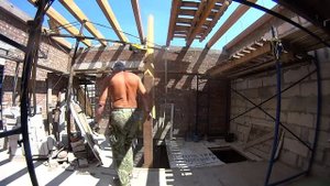 Подъём балок перекрытия второго этажа своими силами и подручными средствами.