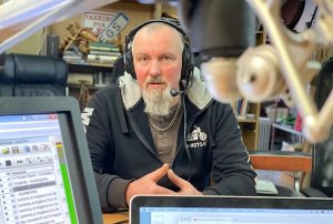 Замена масла в передних вилках Harley Davidson «Байки про Байки» с Алексеичем.