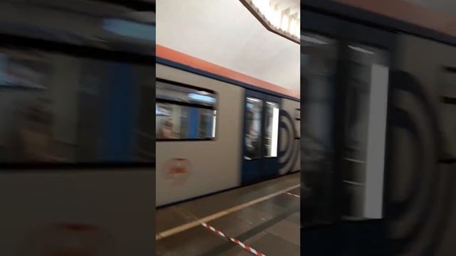 Метро Баррикадная