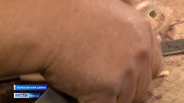 Житель Колосовки выпускает эксклюзивную посуду из бересты смотреть онлайн