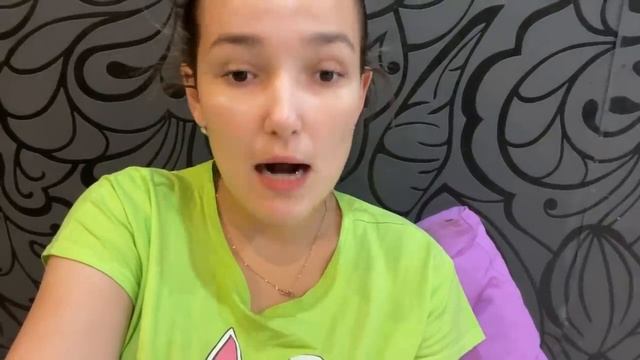 С утра драю квартиру. Приходила Юля, зачем она мне помогает? смотреть онлайн