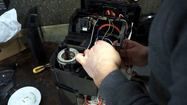 siemens eq 6 plus s700 wymiana mlynka siemens eq 6 plus s700 grinder replacement смотреть онлайн