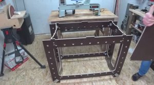 Обустройство новой мастерской! Верстак без которого не обойтись!