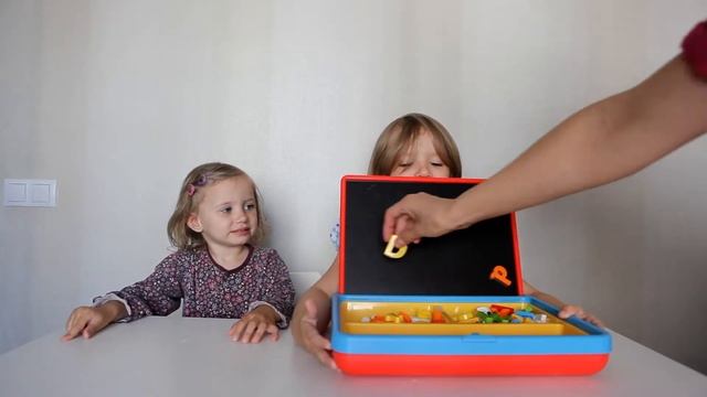 Магнитные цифры и буквы ELC. ELC Magnetic Playcentre. смотреть онлайн