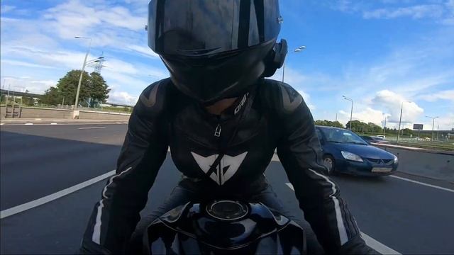 мото девушка гоняет по МКАДу смотреть онлайн