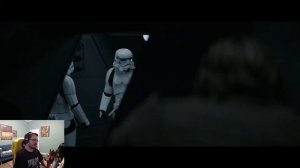 Мэддисон смотрит сериал про Оби Вана