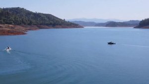 Shasta Lake & mt.Shasta, California. Oзеро и гора Шаста.