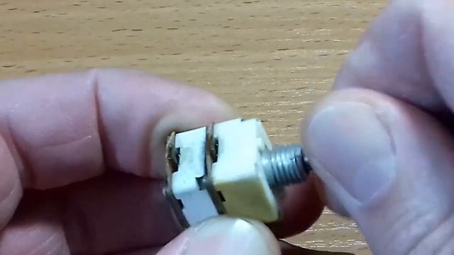 Смазывание резистора СП3-33-23. Устранение треска в переменном резисторе. Чтобы звук не трещал. смотреть онлайн