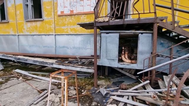 Амдерма в 2023 году | Прогулка по посёлку, заброшенным домам и воинской части
