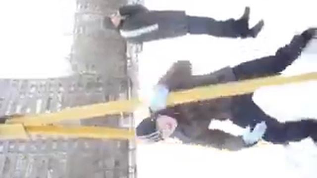 Идиот на сходке Волгоградских Турникменов.mp4 смотреть онлайн