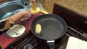 Бычьи яйца в кляре. "Гордость нашего колхоза" очень вкусное блюдо - Тайский деликатес.