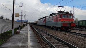 Железная дорога. Электровоз ВЛ11М-217А/218 с наливным поездом.