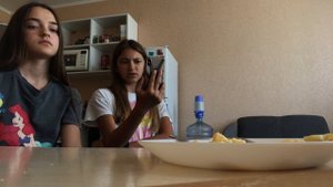 ПРАНК НАД ЛИЗОЙ НАЙС 😏 ВРЕДНИЧАЮ 😬