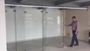 Раздвижная стеклянная перегородка | Компания Висла