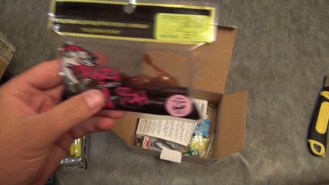 Распаковка посылки с термосом, палаткой и различными бюджетными приманками по заказу Fmagazin смотреть онлайн