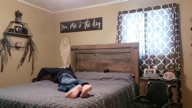 PUTTING JEANS ON QUADRIPLEGIC STYLE | ADAPTIVE OUTDOORZ смотреть онлайн