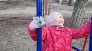 Ребенок гуляет с Мишкой на детской площадке. Мишка катается на горке и на качели!